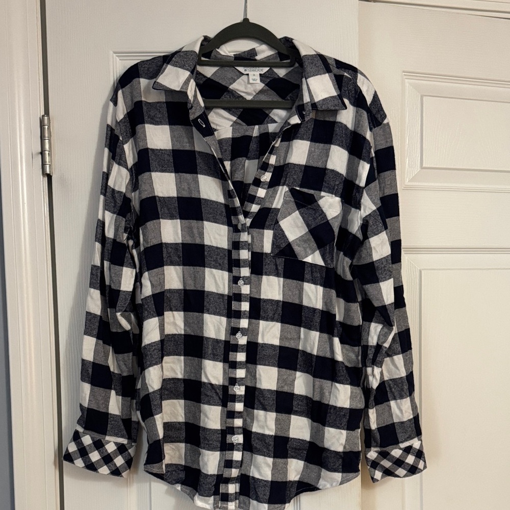 Market & Spruce Navy and White Plaid Women’s Shirt